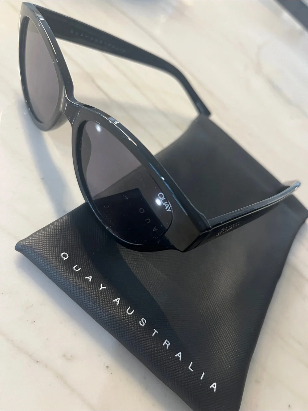 Quay Australia Black Round Sunglasses with Dark Lenses. Rizzo 125 style